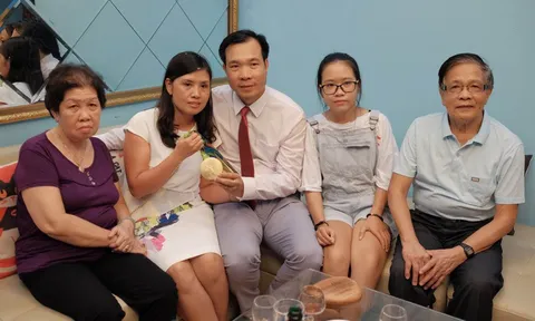 Hoàng Xuân Vinh chưa thể mời vợ ăn sáng, cafe