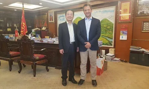 Man “xanh” muốn đưa cầu thủ nhí Việt Nam đi du học
