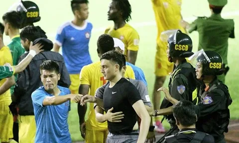 Cầu thủ Hải Phòng suýt “tẩn” nhau: Tự làm khó mình!