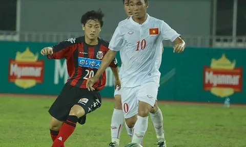 Cầu thủ Nhật nhỏ bé bên cạnh U19 Việt Nam