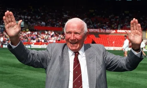MU bỏ đặc ân dành cho gia đình Sir Matt Busby