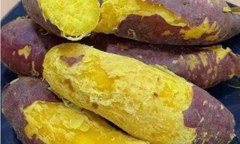 Luộc khoai lang nhất định phải cho thìa này, củ nào củ nấy bở tung, bùi bùi ăn cực đã