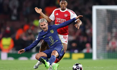 Lý do VAR từ chối phạt đền của Griezmann ở trận gặp Arsenal