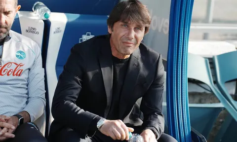 Antonio Conte và nghịch lý vinh quang trên những đống đổ nát