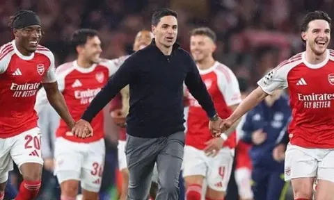 Arsenal có quyền ăn mừng sau 20 năm chờ đợi
