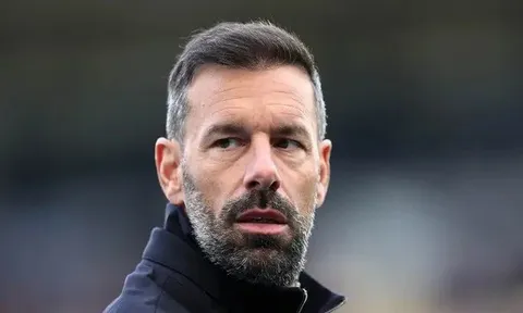 Ruud van Nistelrooy bất ngờ có cơ hội trở lại Anh