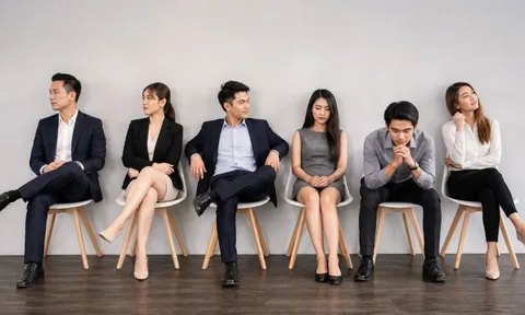 Dáng ngồi tiết lộ gì về con người? 4 tư thế quen thuộc nói lên tính cách ít ai để ý