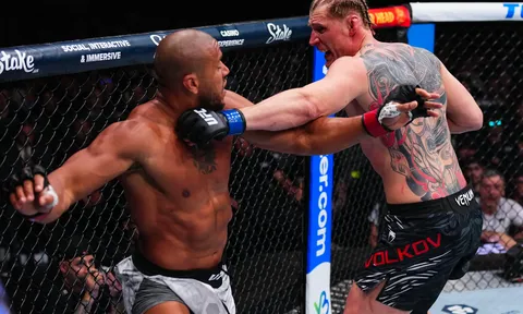 Alexander Volkov: Trận Pereira đấu Gane chỉ mang tính thương mại, không phải tranh đai thực sự