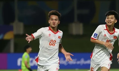 U17 Việt Nam thắng kịch tính Yemen nhờ "siêu dự bị" Quang Hưng