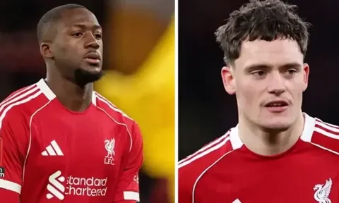 Konate, Wirtz phải tập riêng trước đại chiến Chelsea