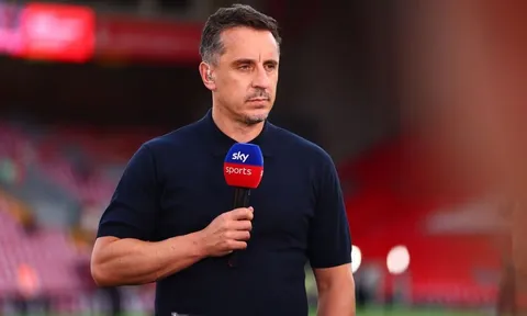 Bàn vụ 115 cáo buộc Man City, Wright ví Neville như Trump