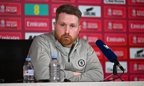 McFarlane khẳng định cầu thủ Chelsea không hề buông xuôi