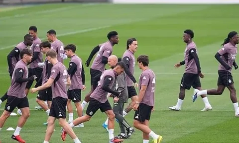Sự hỗn loạn tại Real Madrid khi phụ huynh ngôi sao lạm quyền