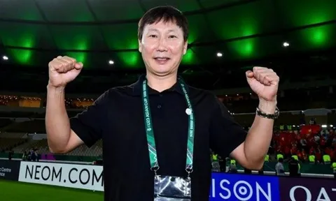 Dàn sao Việt kiều giải bài toán xoay tua cho HLV Kim Sang-sik