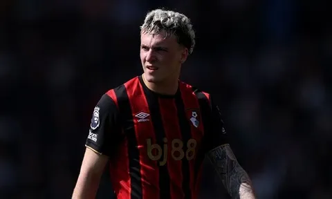 Bournemouth gạch tên Alex Jimenez vì bê bối mạng xã hội