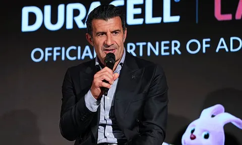 Luis Figo lên tiếng về bê bối phòng thay đồ Real Madrid