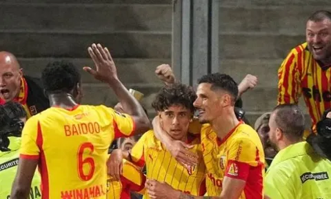 Lens hạ gục Nantes 1-0 để tiếp tục bám đuổi PSG