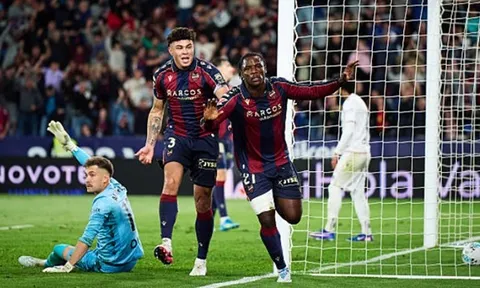 Bi kịch thẻ đỏ giúp Levante thắng ngược Osasuna kịch tính