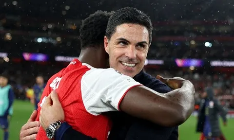 Mikel Arteta đáp trả Wayne Rooney về màn ăn mừng trước Atletico