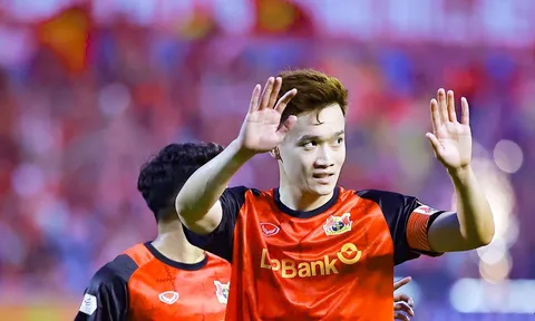 Hoàng Đức chấn thương sau siêu phẩm, Ninh Bình thắng sát nút