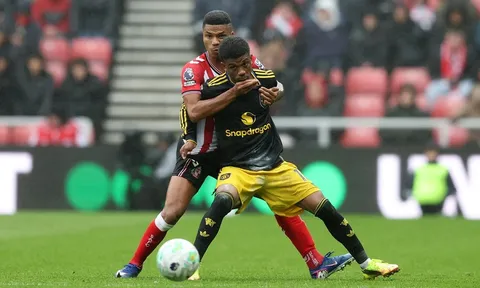 Chuyên gia chê tuyến giữa MU lép vế trước Sunderland