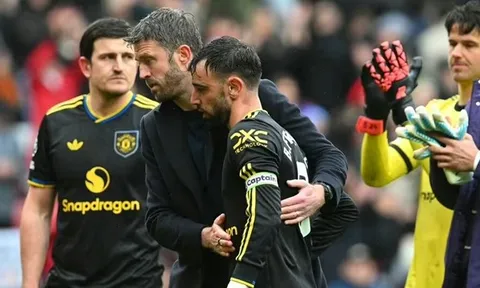 Bruno Fernandes trút giận lên đồng đội sau trận hòa Sunderland