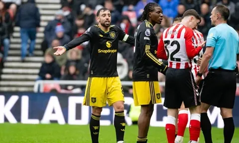 Mark Clattenburg khẳng định VAR mắc sai lầm ở trận hòa của MU