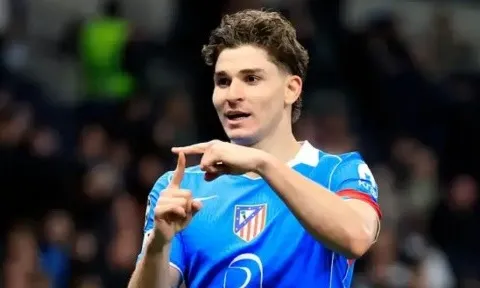Đại diện Julian Alvarez mở đường cho thương vụ gia nhập Barcelona
