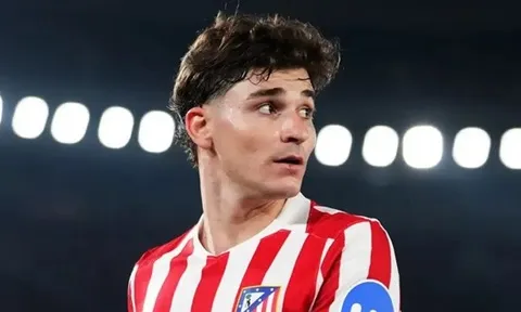 Barca ép lương Lewandowski để dọn đường đón Julian Alvarez