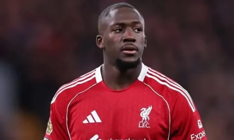 Arne Slot cập nhật tình hình Konate sau trận gặp Chelsea