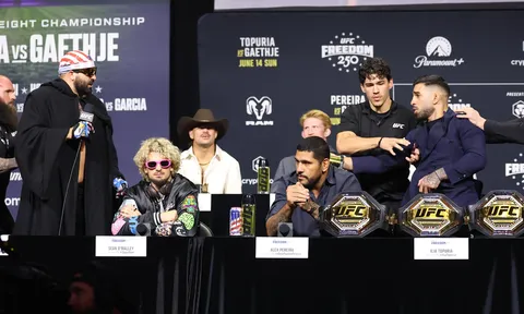 Derrick Lewis: Buổi họp báo UFC White House là một trong những sự kiện điên rồ nhất
