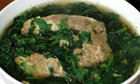 Loại rau bị chê vì nhớt nhưng giàu sắt hơn thịt bò, bán rẻ ngoài chợ