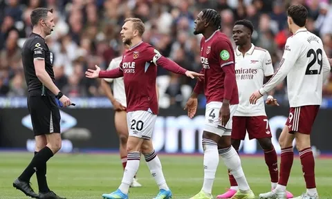 Arsenal hụt phạt đền sau tình huống "bơi ếch" của Pablo