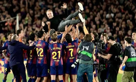 Barcelona nhấn chìm Real Madrid để đăng quang La Liga