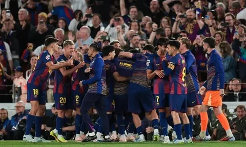 Messi phấn khích khi Barca hạ Real 2-0 để vô địch La Liga