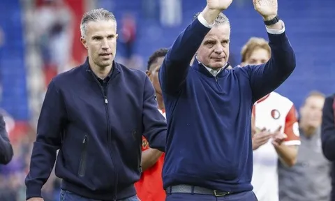 Feyenoord đoạt ngôi á quân, Van Persie gửi lời tri ân CEO