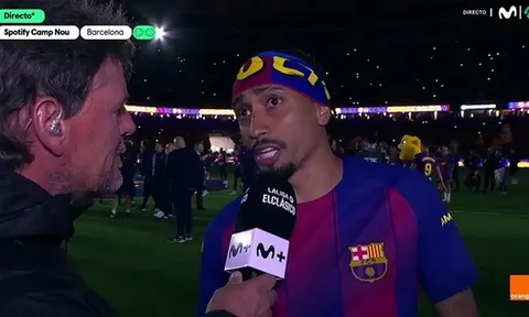 Vô địch cùng Barca, Raphinha xúc động tri ân Flick