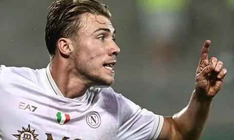 MU nhận 44 triệu euro bán Hojlund để đón Ederson