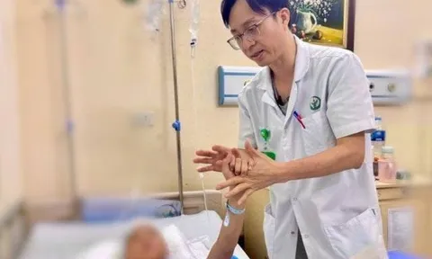 Bé trai 11 tuổi bị dao bầu cắm xuyên sọ khi đùa nghịch cùng anh
