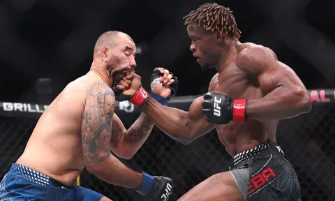 Cú knock-out tàn khốc tại UFC 328: Ateba Gautier kết liễu Ozzy Diaz và gửi chiến thư đến Israel Adesanya