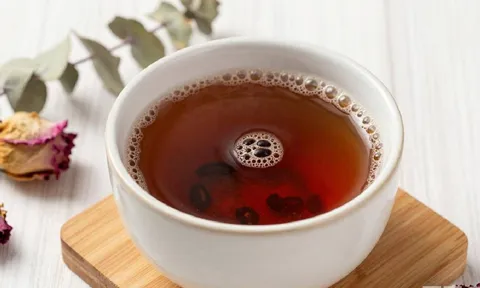 Người bị 5 bệnh này không nên uống nước đậu đen rang