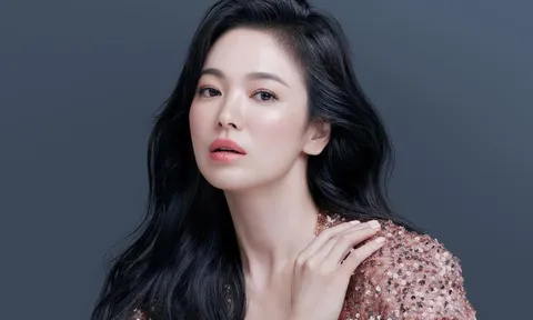 Phụ nữ sau 40 tuổi muốn gương mặt trẻ trung hơn, bí quyết đôi khi chỉ nằm ở cách đánh má hồng