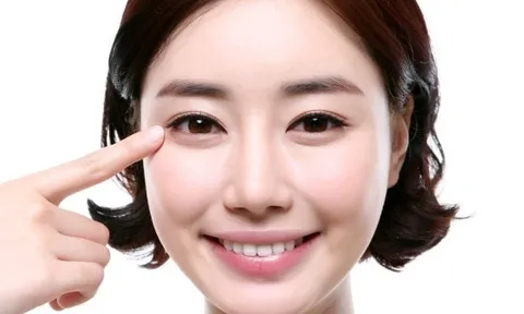 Thức dậy với đôi mắt sưng húp? 5 cách đơn giản giúp vùng mắt trông tươi tỉnh nhanh hơn