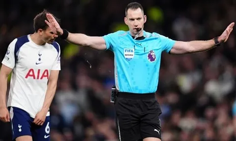 Jamie Carragher chỉ trích quyết định điên rồ của Mathys Tel