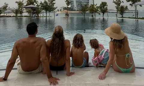 Rio Ferdinand tiết lộ lý do không ngại khóc trước mặt các con