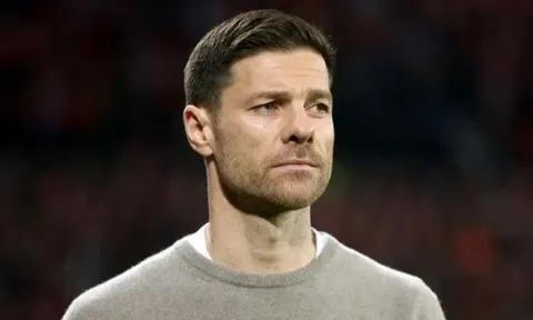 Alonso mở cửa với Chelsea, Liverpool muốn mời về thay Slot