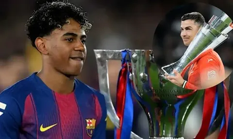 Sneijder mỉa mai khi fan Barca so sánh Yamal với Ronaldo