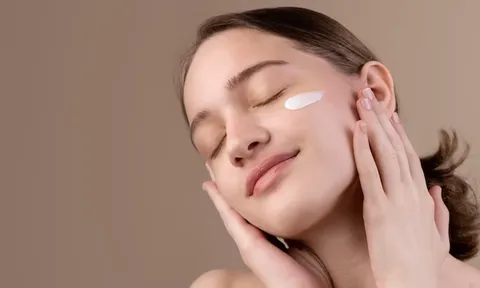 Bôi kem chống nắng mỗi ngày nhưng da vẫn sạm? Rất nhiều người đang mắc 5 sai lầm này