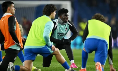 Man United ra giá 50 triệu bảng cho Carlos Baleba