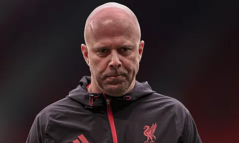 Liverpool có đang quá kiên nhẫn với sai lầm của Arne Slot?